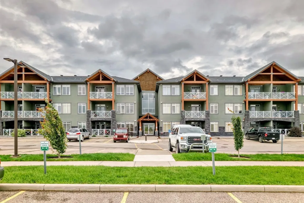 1005B Westmount Drive Strathmore AB T1P 0C3