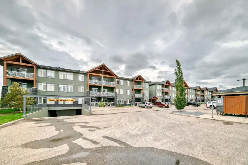 1005B Westmount Drive Strathmore AB T1P 0C3