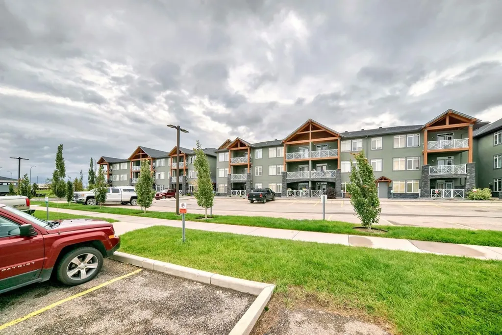 1005B Westmount Drive Strathmore AB T1P 0C3