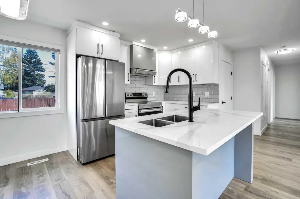 2608 42 Street SE Calgary AB T2B 1G7