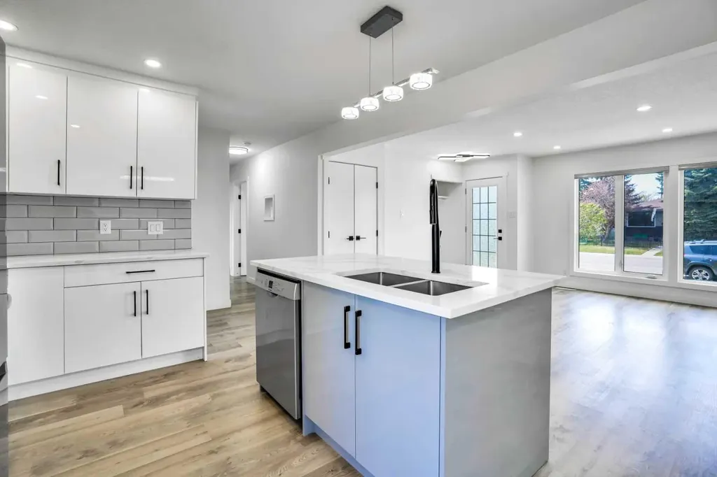 2608 42 Street SE Calgary AB T2B 1G7
