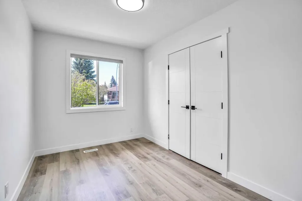 2608 42 Street SE Calgary AB T2B 1G7