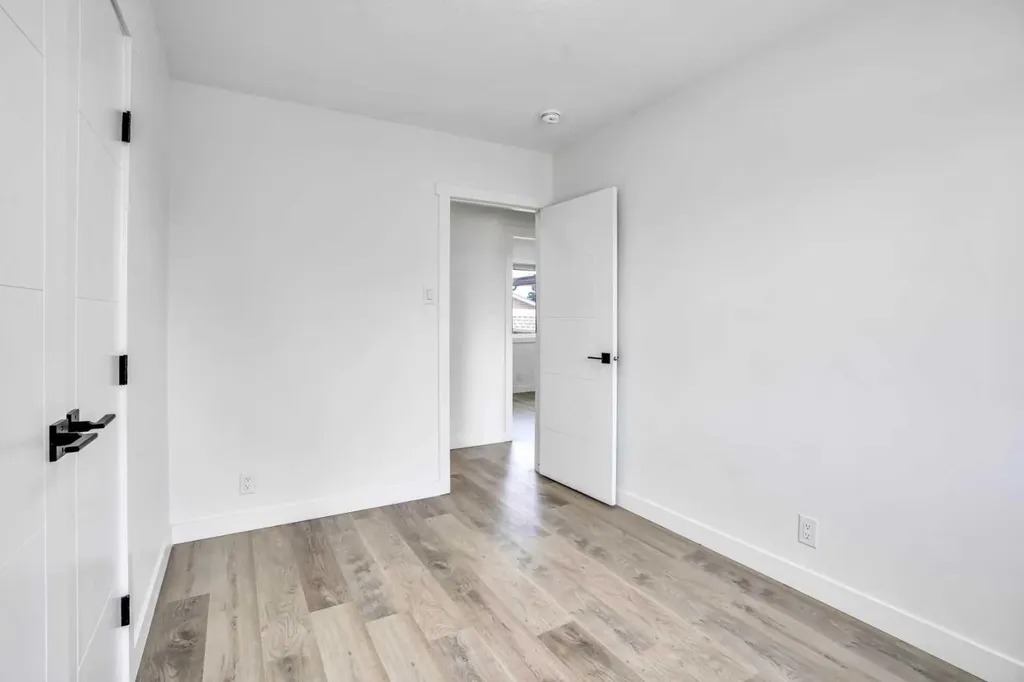 2608 42 Street SE Calgary AB T2B 1G7