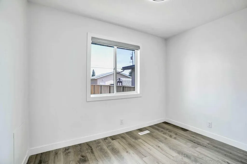 2608 42 Street SE Calgary AB T2B 1G7