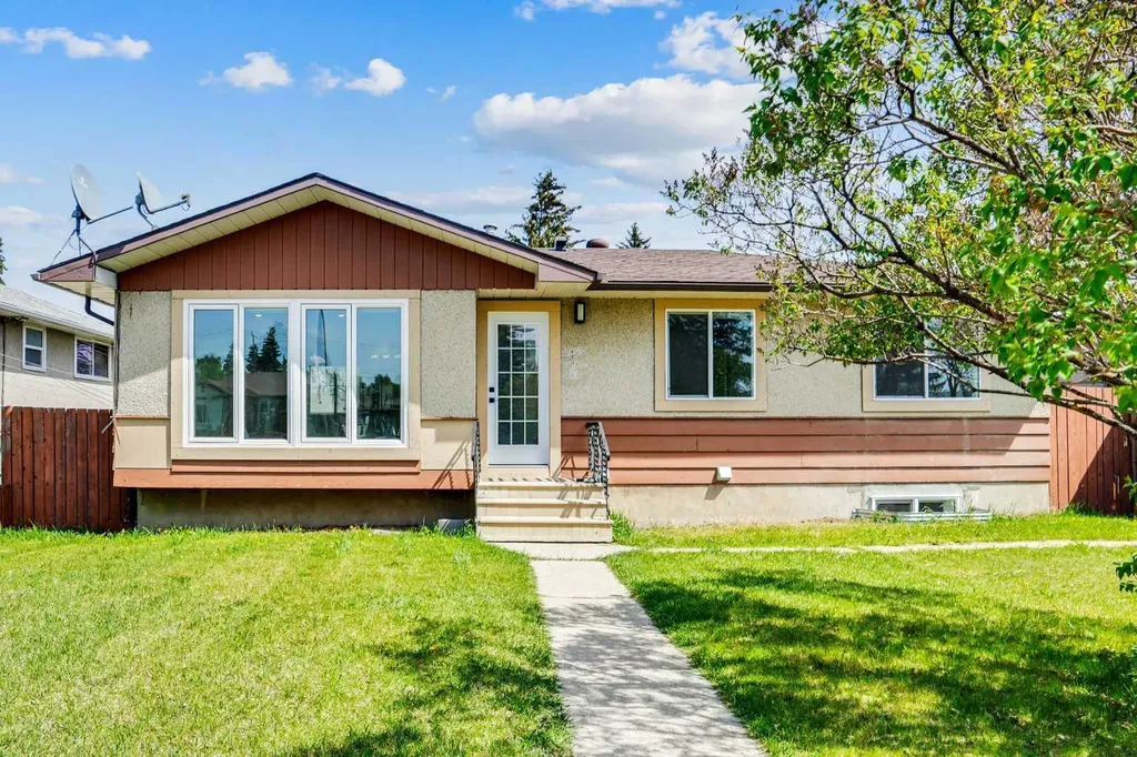 2608 42 Street SE Calgary AB T2B 1G7