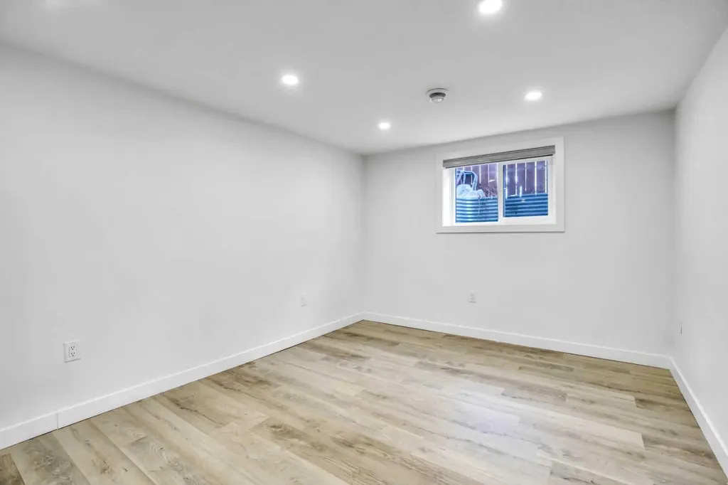 2608 42 Street SE Calgary AB T2B 1G7