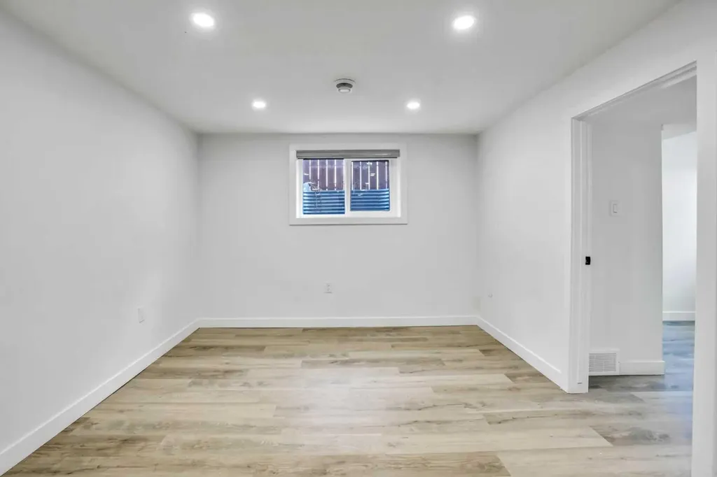 2608 42 Street SE Calgary AB T2B 1G7