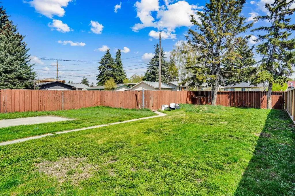 2608 42 Street SE Calgary AB T2B 1G7