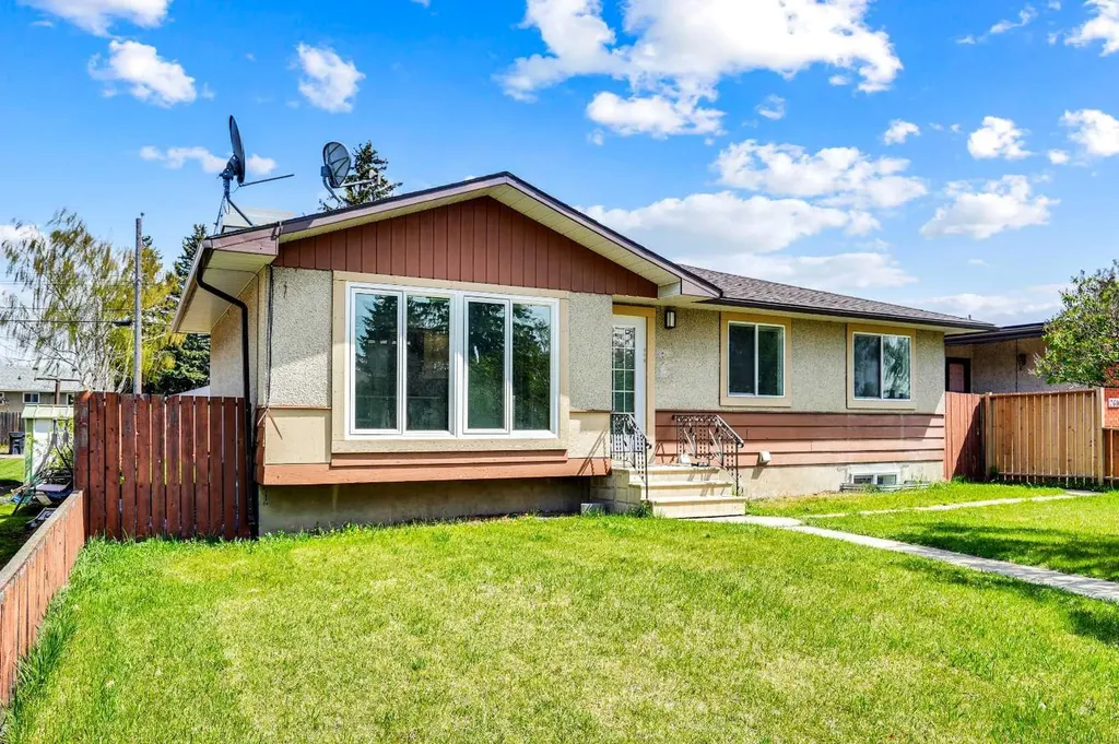 2608 42 Street SE Calgary AB T2B 1G7