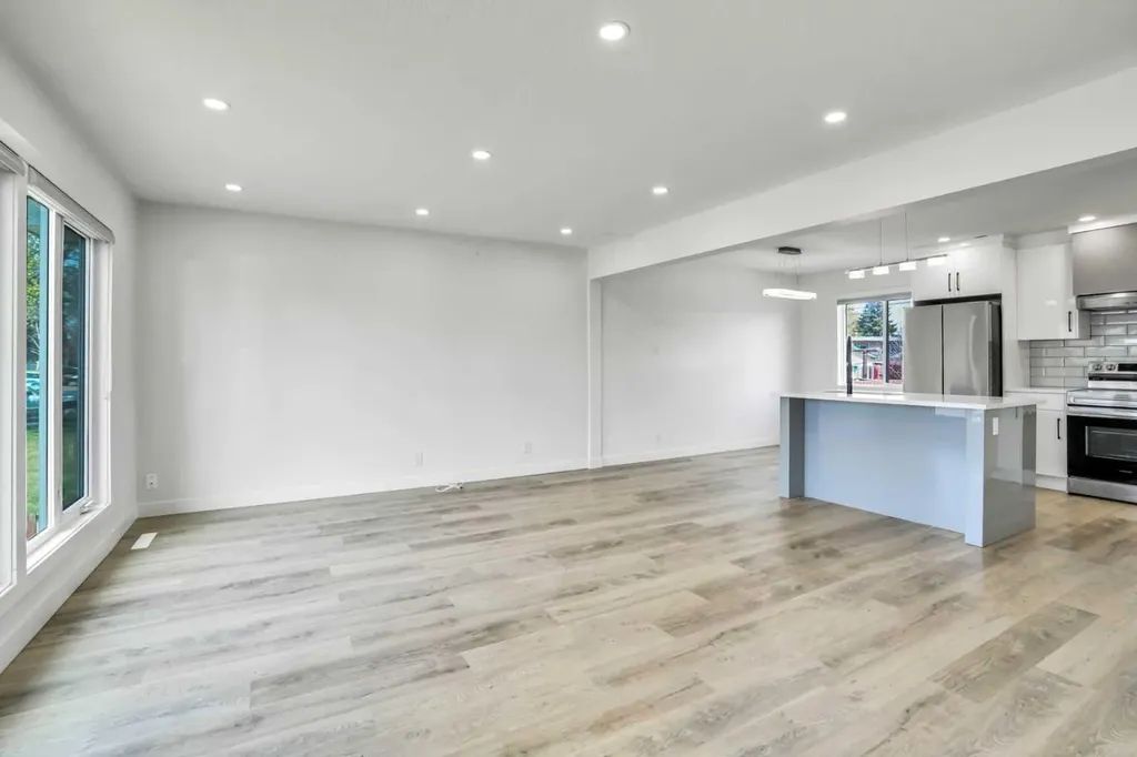2608 42 Street SE Calgary AB T2B 1G7