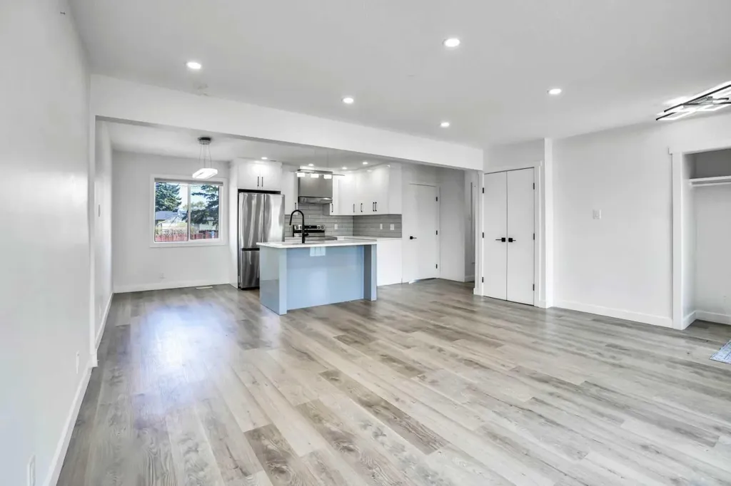 2608 42 Street SE Calgary AB T2B 1G7