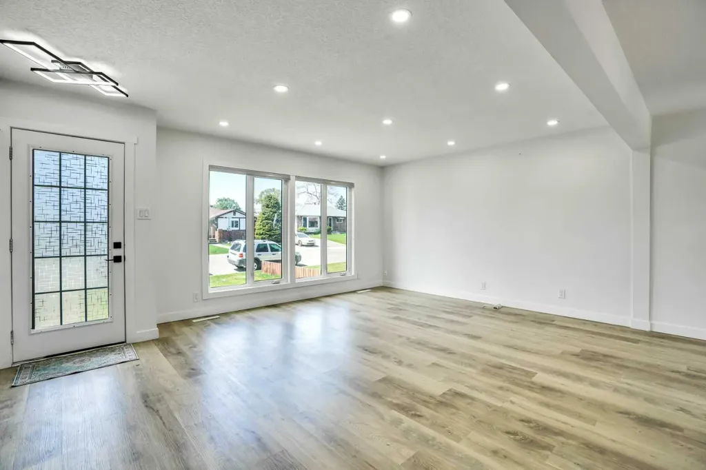 2608 42 Street SE Calgary AB T2B 1G7