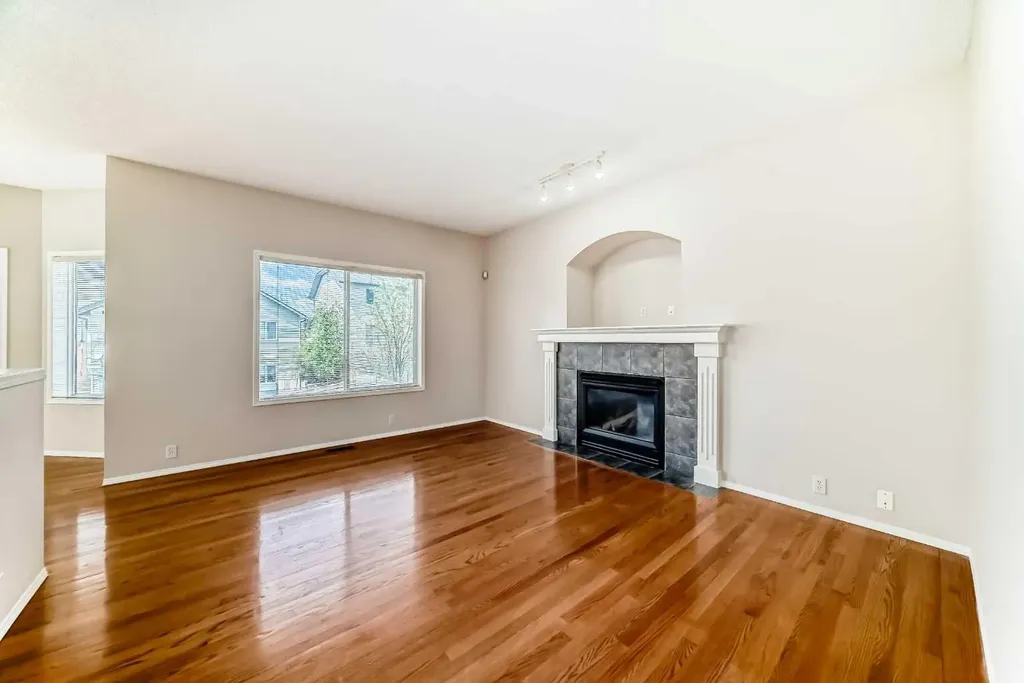 68 Scenic View Close NW Calgary AB T3L 1Z7