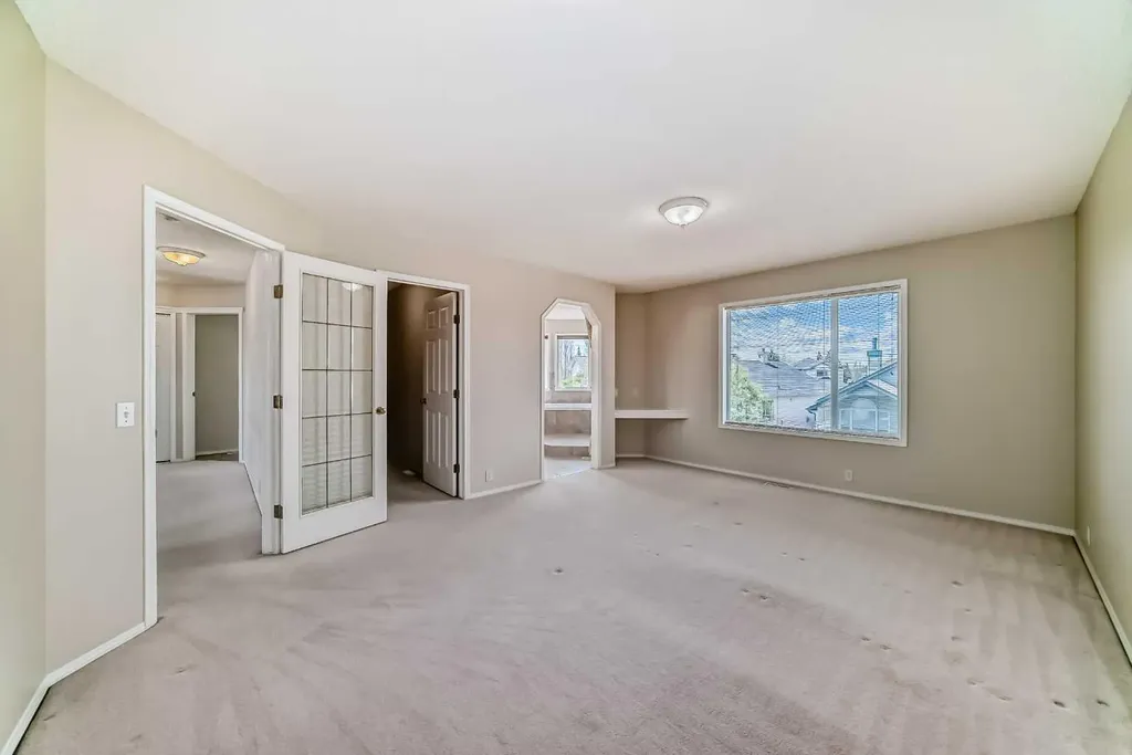 68 Scenic View Close NW Calgary AB T3L 1Z7