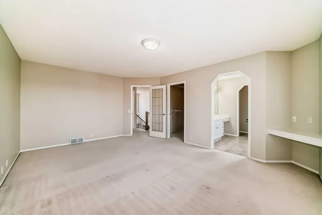 68 Scenic View Close NW Calgary AB T3L 1Z7