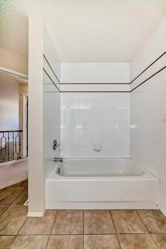 68 Scenic View Close NW Calgary AB T3L 1Z7