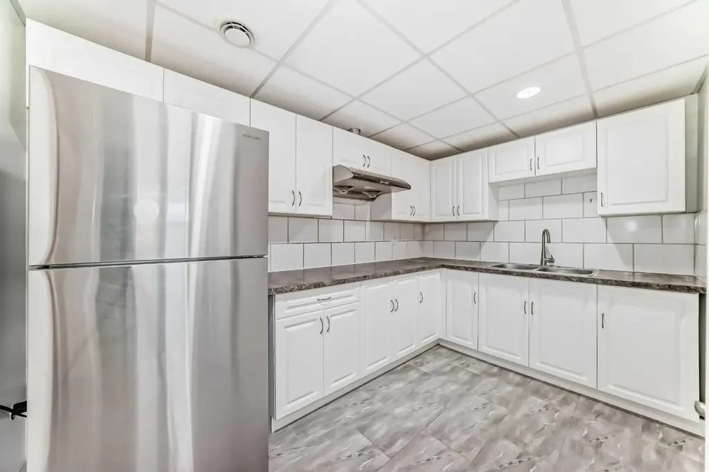 68 Scenic View Close NW Calgary AB T3L 1Z7