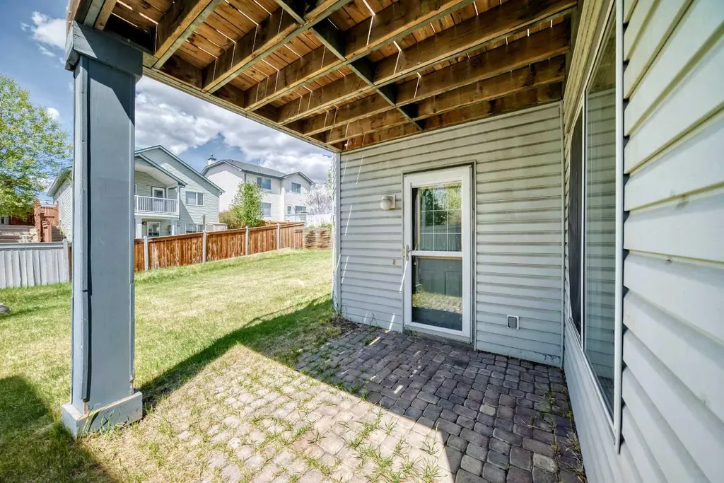 68 Scenic View Close NW Calgary AB T3L 1Z7