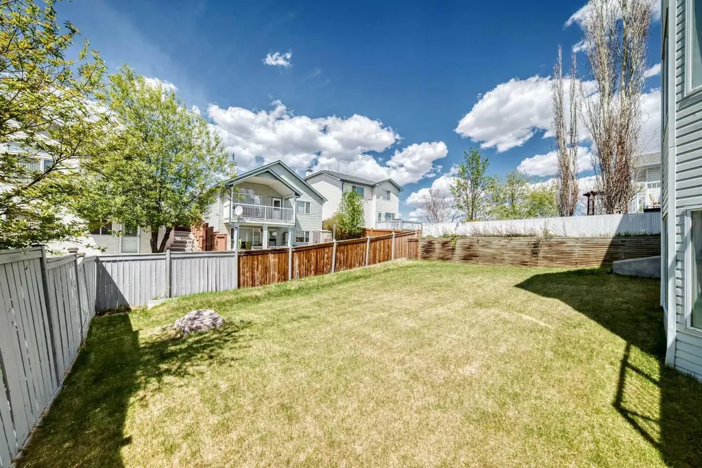 68 Scenic View Close NW Calgary AB T3L 1Z7