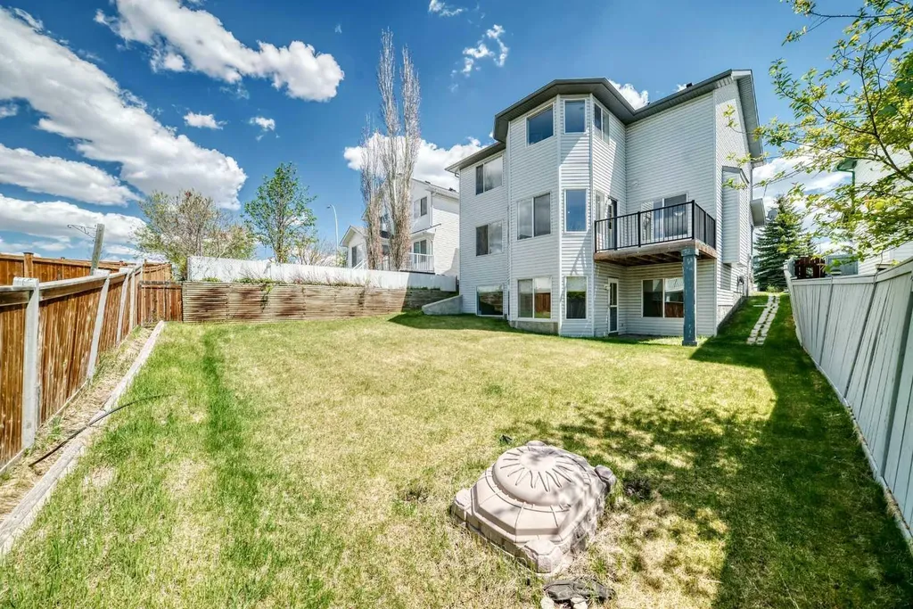 68 Scenic View Close NW Calgary AB T3L 1Z7