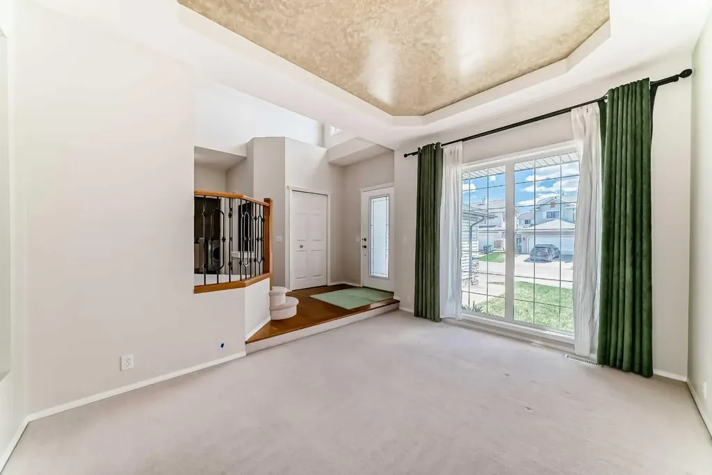 68 Scenic View Close NW Calgary AB T3L 1Z7