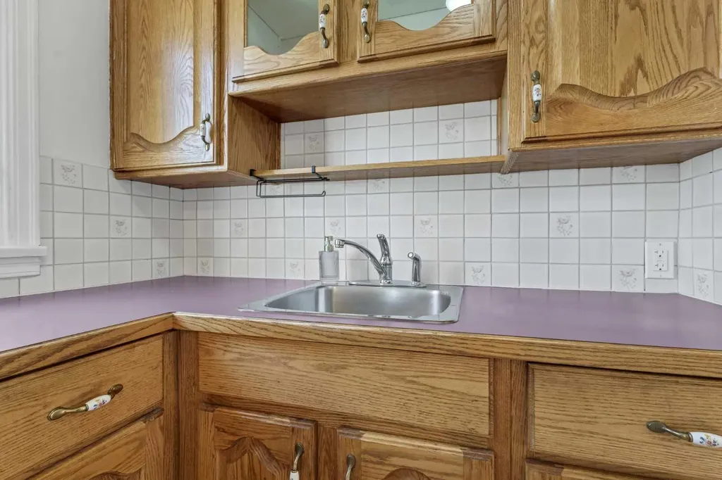 119 10 Street SW Medicine Hat AB T1A4R1