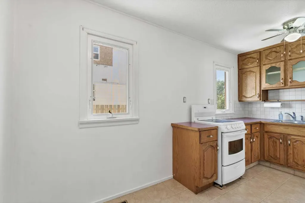 119 10 Street SW Medicine Hat AB T1A4R1