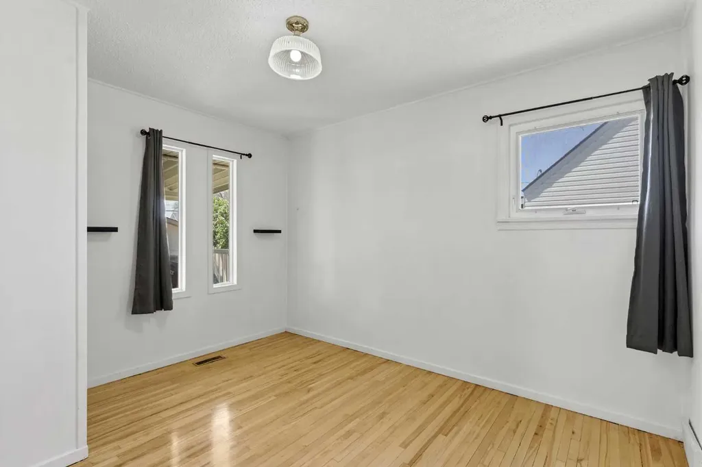 119 10 Street SW Medicine Hat AB T1A4R1