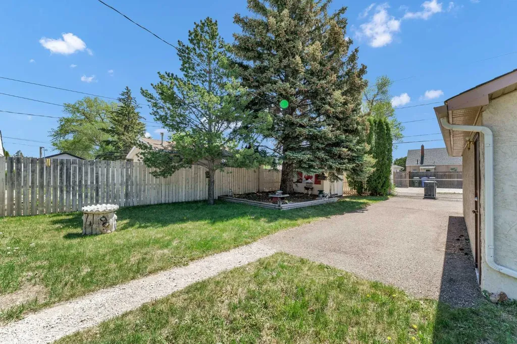 119 10 Street SW Medicine Hat AB T1A4R1