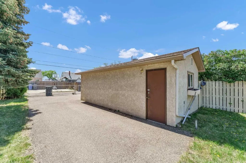 119 10 Street SW Medicine Hat AB T1A4R1
