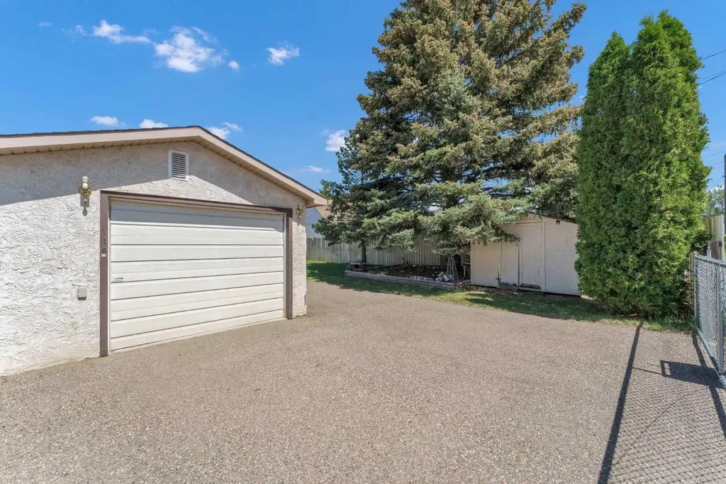 119 10 Street SW Medicine Hat AB T1A4R1