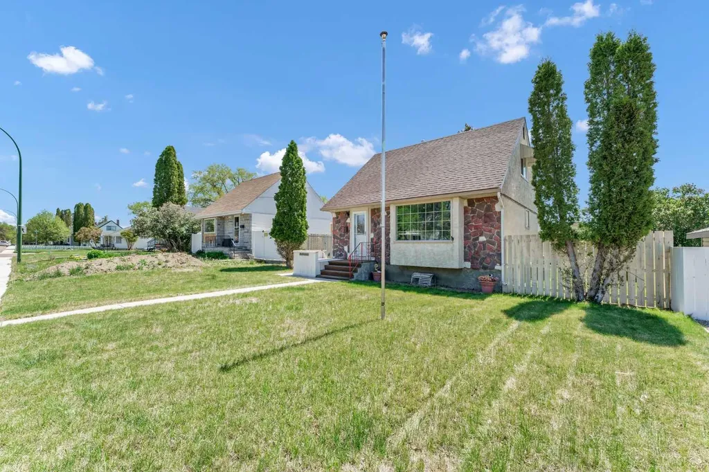 119 10 Street SW Medicine Hat AB T1A4R1