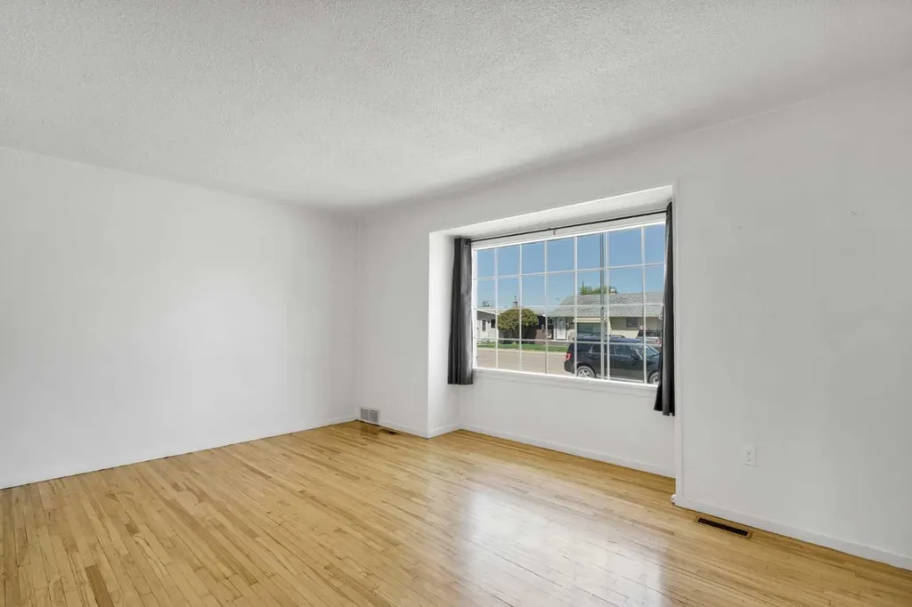 119 10 Street SW Medicine Hat AB T1A4R1