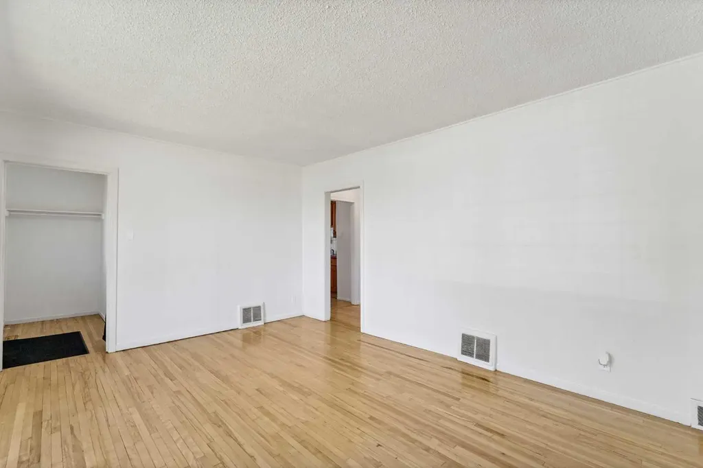 119 10 Street SW Medicine Hat AB T1A4R1