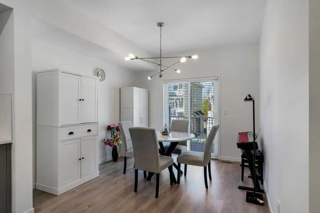 554 Copperstone Manor SE Calgary AB T2Z 5G5
