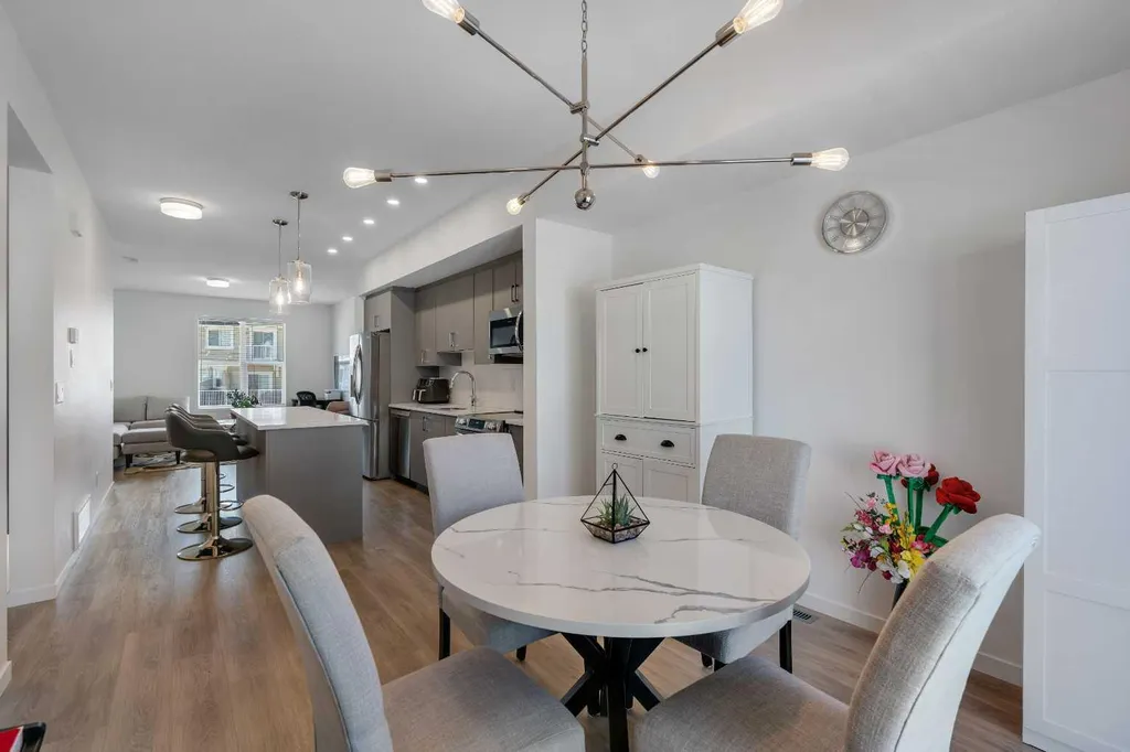 554 Copperstone Manor SE Calgary AB T2Z 5G5