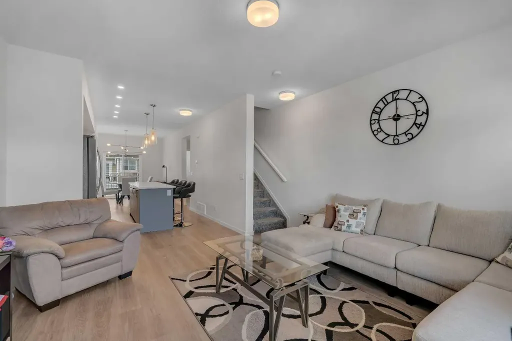 554 Copperstone Manor SE Calgary AB T2Z 5G5