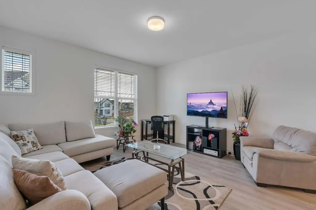 554 Copperstone Manor SE Calgary AB T2Z 5G5