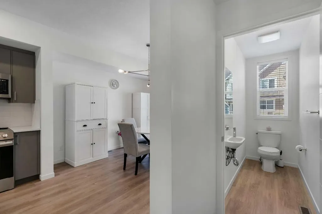 554 Copperstone Manor SE Calgary AB T2Z 5G5