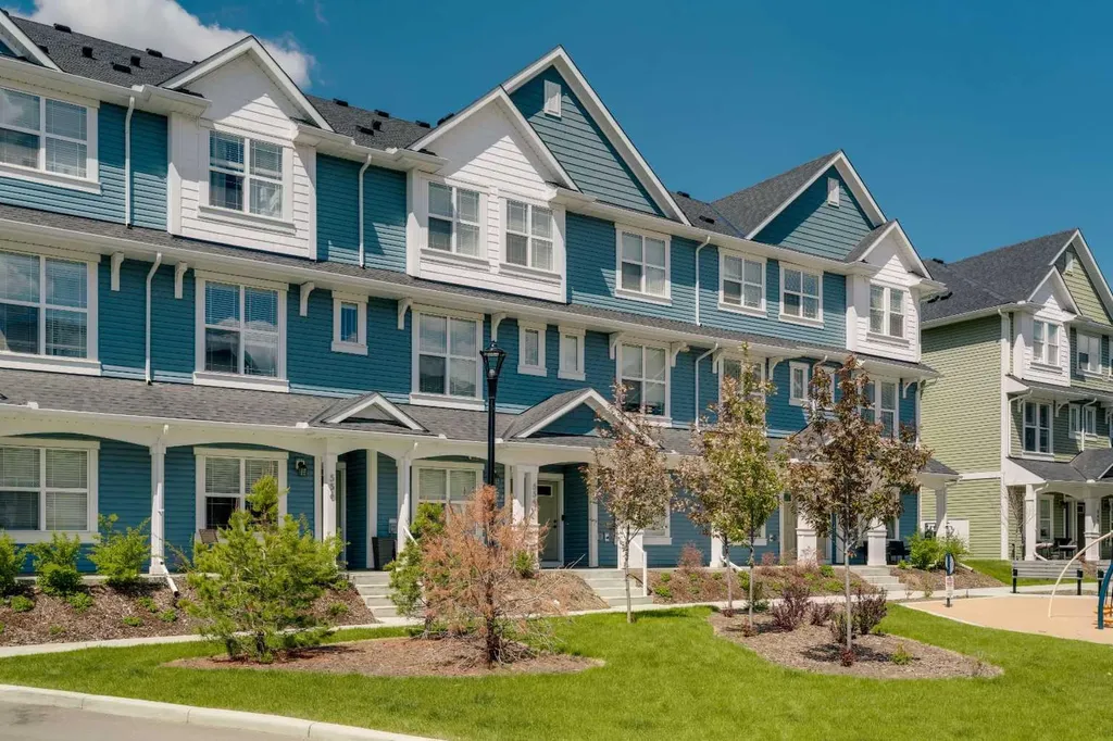 554 Copperstone Manor SE Calgary AB T2Z 5G5