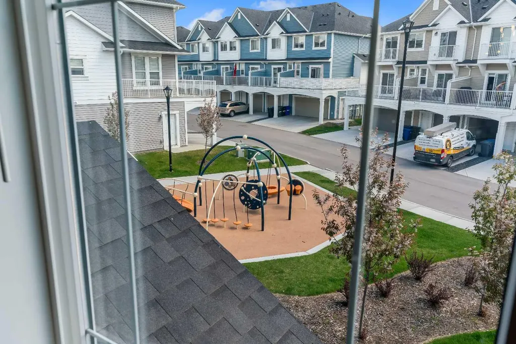 554 Copperstone Manor SE Calgary AB T2Z 5G5