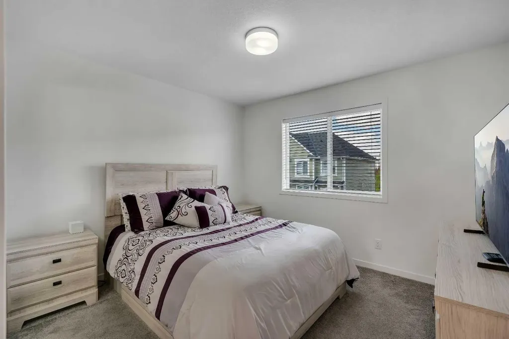 554 Copperstone Manor SE Calgary AB T2Z 5G5