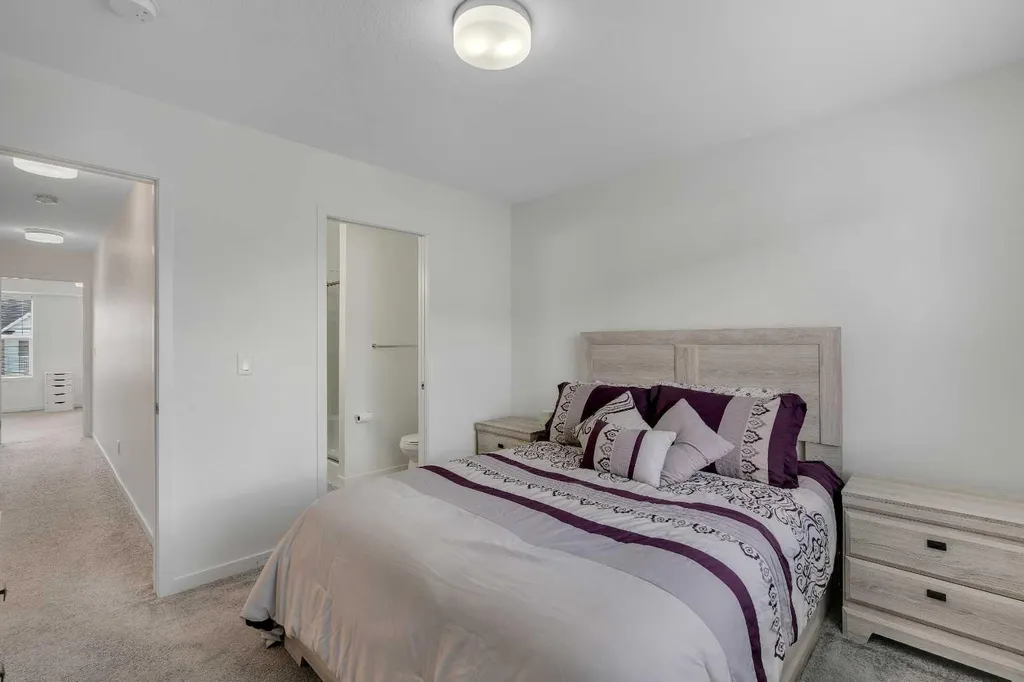 554 Copperstone Manor SE Calgary AB T2Z 5G5
