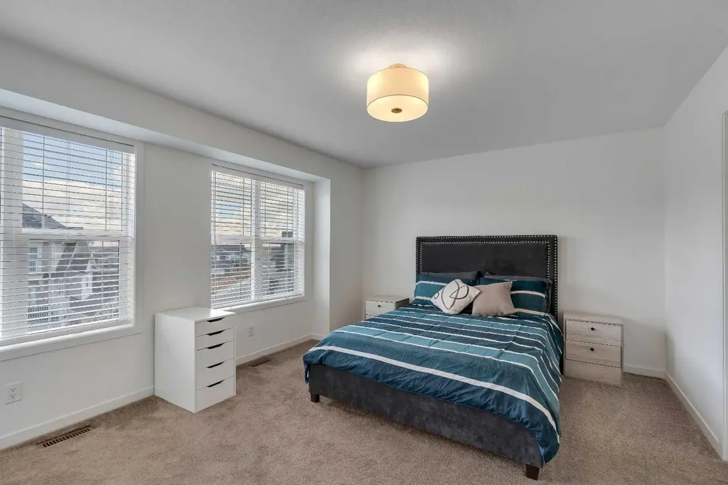 554 Copperstone Manor SE Calgary AB T2Z 5G5