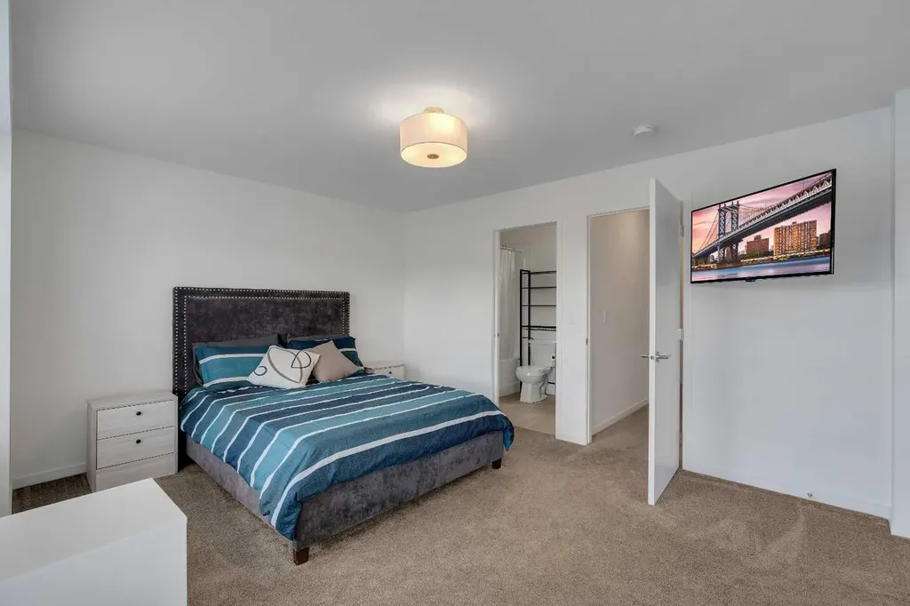 554 Copperstone Manor SE Calgary AB T2Z 5G5