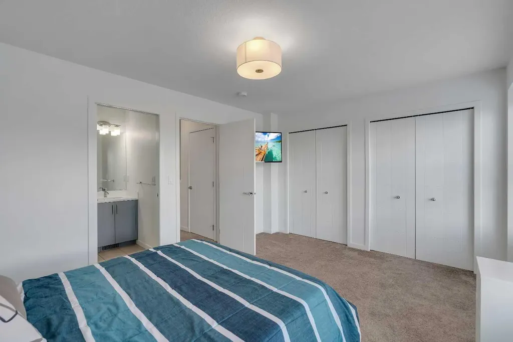 554 Copperstone Manor SE Calgary AB T2Z 5G5