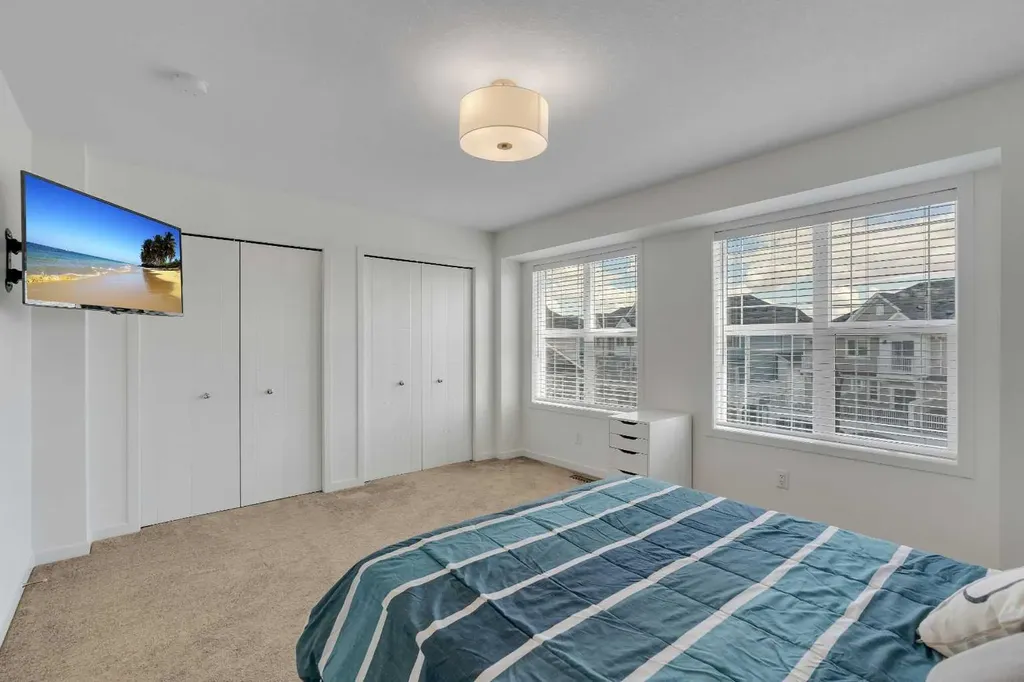 554 Copperstone Manor SE Calgary AB T2Z 5G5