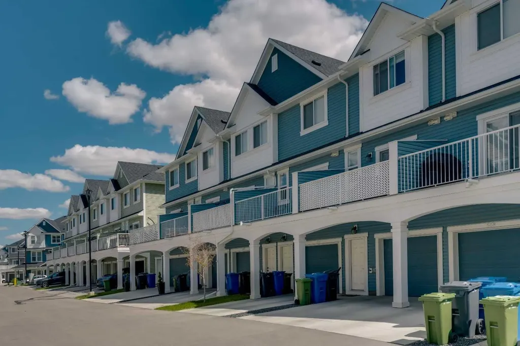 554 Copperstone Manor SE Calgary AB T2Z 5G5
