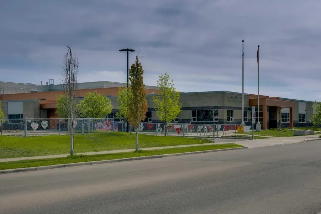 554 Copperstone Manor SE Calgary AB T2Z 5G5