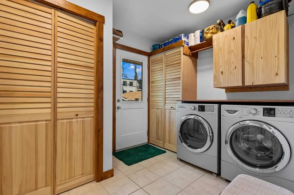 726 Memorial Drive NW Calgary AB T2N 3C7